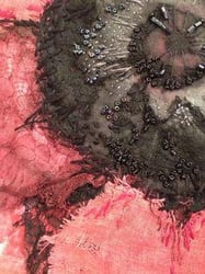 Broderie ros et noir